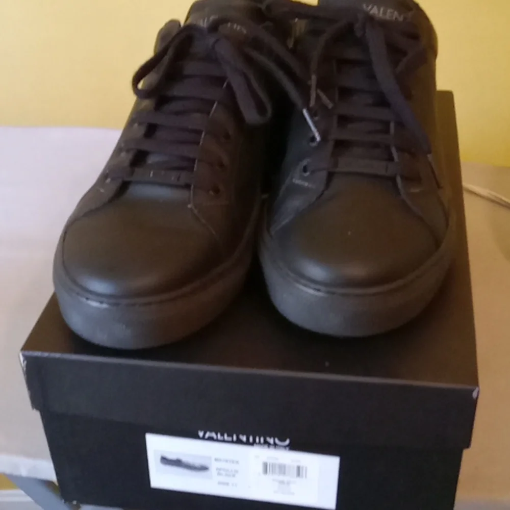 Shoes - Picture 2 of 4